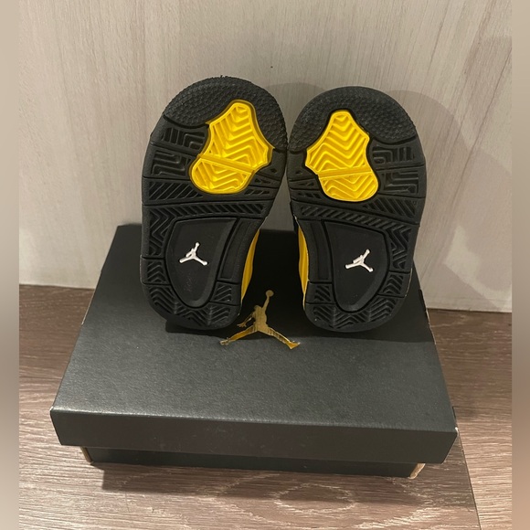 Jordan 4 Retro Thunder 2023 (TD) - Picture 5 of 9